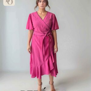 Vestido cruzado fucsia con volantes
