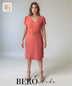 Vestido corto coral con cinturon