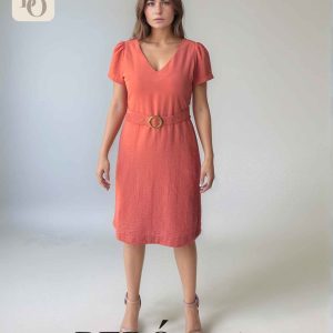 Vestido corto coral con cinturon