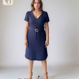 Vestido corto azul marino con cinturón