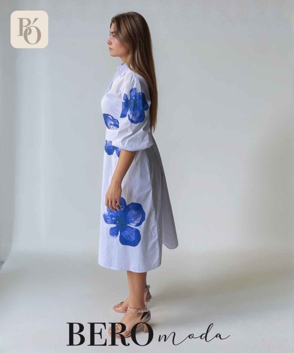 Vestido camisero blanco con estampado floral azul - Image 3