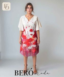 Vestido floral mangas tipo capa