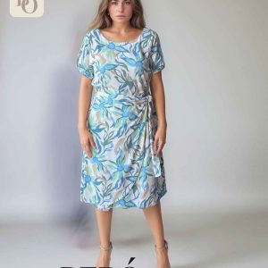 Vestido corto silueta envolvente estampado